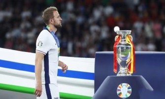 Španělsko dominuje evropskému poháru, kdy se Harrymu Kaneovi splní sen o vítězství v šampionátu