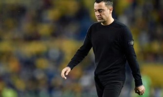 Cesta za obhajobou titulu je plná zvratů a trenér Barcelony stojí před těžkým rozhodnutím.