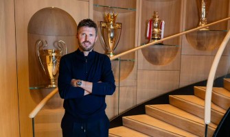 Kdo může znovu roznítit plameny dresu Manchesteru United poté, co dynastie vybledla?