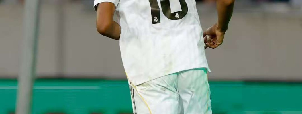 Mbappé vstřelil dva góly při svém debutu za Real Madrid v dresu s číslem 10. Mbappé vstřelil dva góly při svém debutu za Real Madrid v dresu s číslem 10.