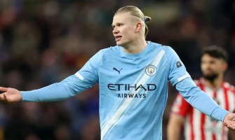 Červenobílí vedou cestu, tři obři bojují v polovině sezóny