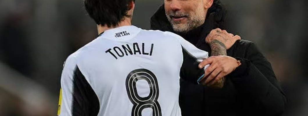 Jak si Newcastle může udržet svého klíčového hráče Tonaliho, když ho Manchester City sleduje?