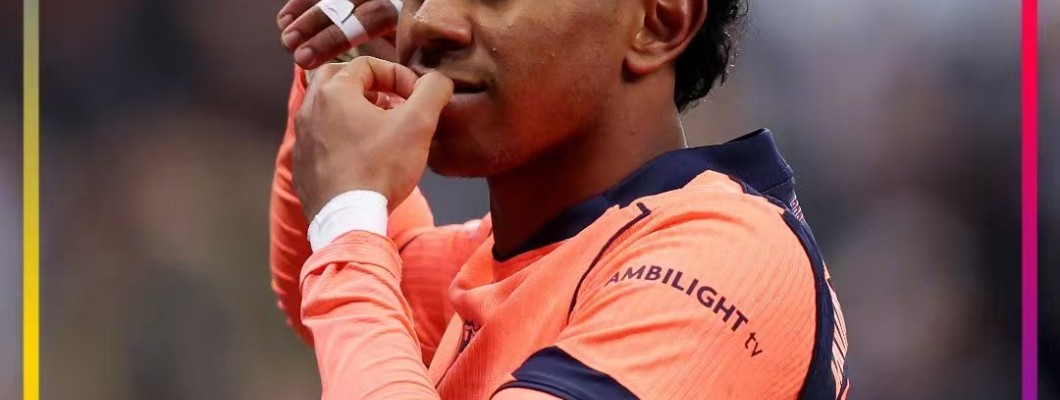 Černobílá fantazie, červenomodrá ozvěna Černobílá fantazie, červenomodrá ozvěna