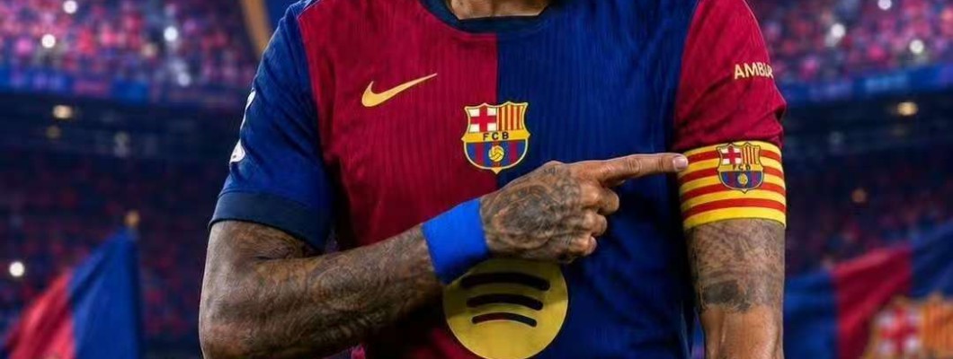 Raphinha s páskou na rukávu nese tíhu *Blaugrana*. Raphinha s páskou na rukávu nese tíhu *Blaugrana*.