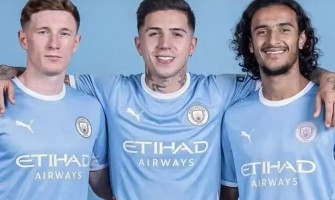 Kdo bude nosit nový dres Manchesteru City, když odešli staří záložníci?